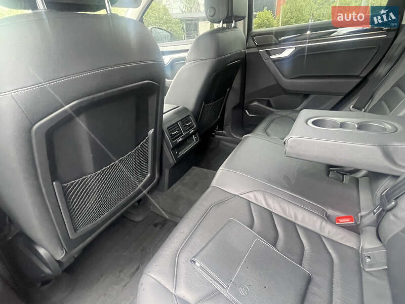 Позашляховик / Кросовер Volkswagen Touareg 2021 в Харкові