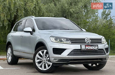 Позашляховик / Кросовер Volkswagen Touareg 2015 в Києві