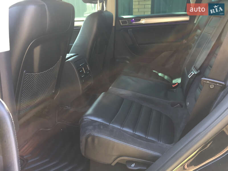 Позашляховик / Кросовер Volkswagen Touareg 2016 в Києві