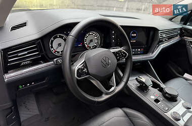 Позашляховик / Кросовер Volkswagen Touareg 2021 в 