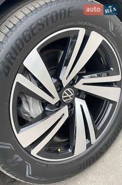 Внедорожник / Кроссовер Volkswagen Touareg 2020 в 