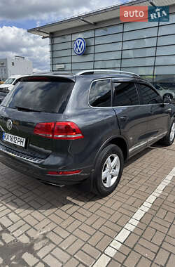 Внедорожник / Кроссовер Volkswagen Touareg 2013 в 