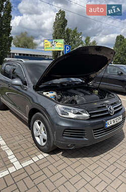 Внедорожник / Кроссовер Volkswagen Touareg 2013 в 