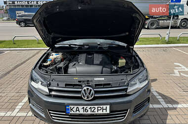 Внедорожник / Кроссовер Volkswagen Touareg 2013 в 
