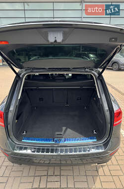 Внедорожник / Кроссовер Volkswagen Touareg 2013 в 