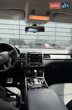 Внедорожник / Кроссовер Volkswagen Touareg 2013 в 
