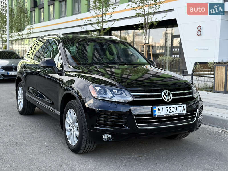 Внедорожник / Кроссовер Volkswagen Touareg 2014 в 