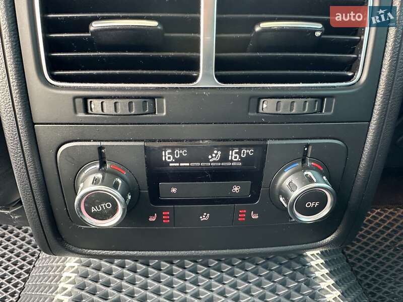 Позашляховик / Кросовер Volkswagen Touareg 2011 в Хмельницькому