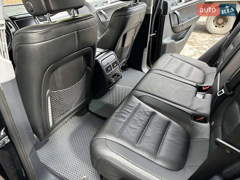 Позашляховик / Кросовер Volkswagen Touareg 2011 в Хмельницькому