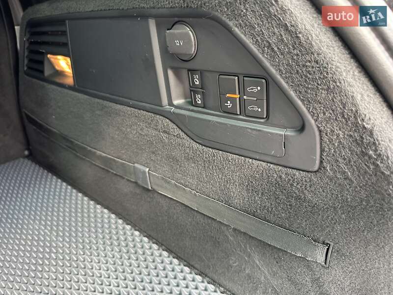 Позашляховик / Кросовер Volkswagen Touareg 2011 в Хмельницькому