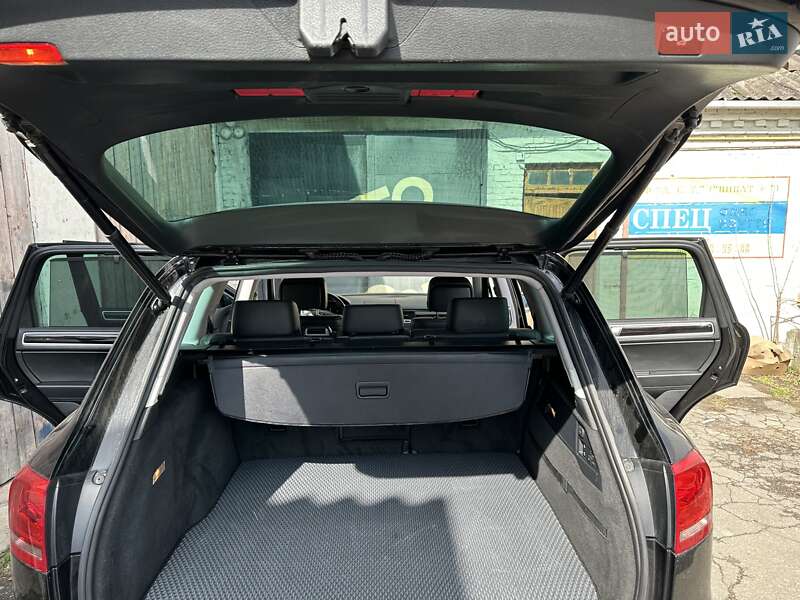 Позашляховик / Кросовер Volkswagen Touareg 2011 в Хмельницькому