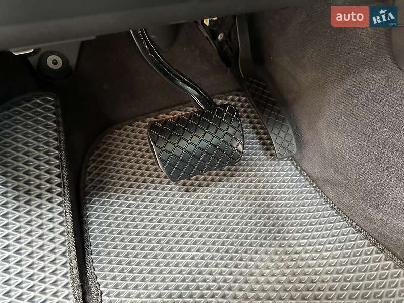 Позашляховик / Кросовер Volkswagen Touareg 2011 в Хмельницькому