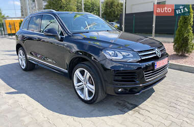 Позашляховик / Кросовер Volkswagen Touareg 2014 в 