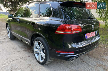 Позашляховик / Кросовер Volkswagen Touareg 2014 в 