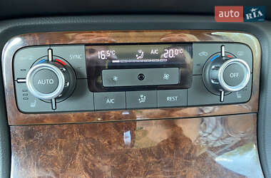 Позашляховик / Кросовер Volkswagen Touareg 2014 в 