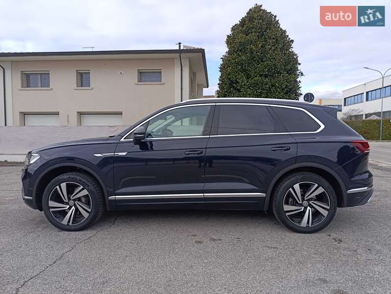 Позашляховик / Кросовер Volkswagen Touareg 2019 в Хмельницькому