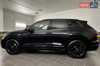 Внедорожник / Кроссовер Volkswagen Touareg 2022 в 