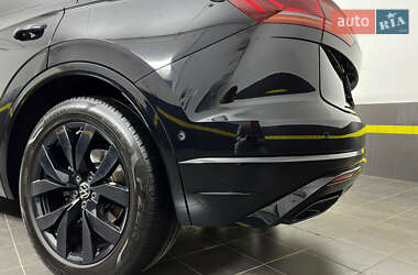 Внедорожник / Кроссовер Volkswagen Touareg 2022 в 