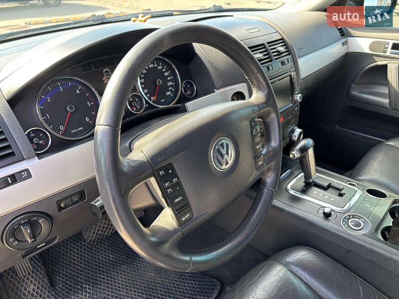 Позашляховик / Кросовер Volkswagen Touareg 2008 в Києві