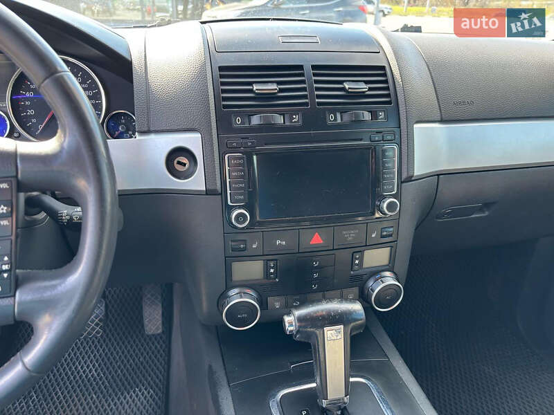 Позашляховик / Кросовер Volkswagen Touareg 2008 в Києві