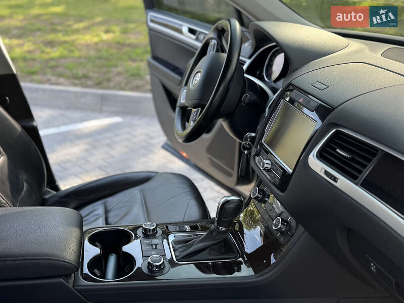 Внедорожник / Кроссовер Volkswagen Touareg 2011 в Тульчине