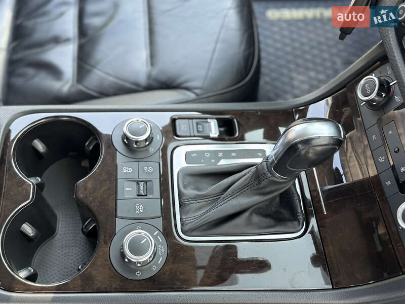 Внедорожник / Кроссовер Volkswagen Touareg 2011 в Тульчине