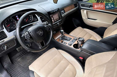 Внедорожник / Кроссовер Volkswagen Touareg 2011 в 
