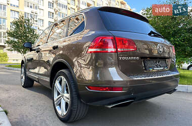 Внедорожник / Кроссовер Volkswagen Touareg 2011 в 