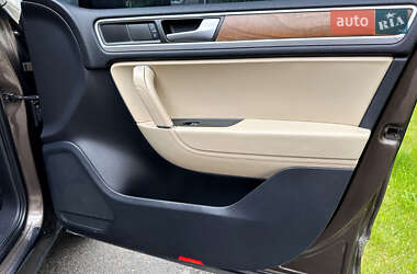 Внедорожник / Кроссовер Volkswagen Touareg 2011 в 