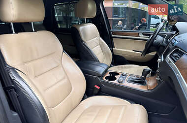 Внедорожник / Кроссовер Volkswagen Touareg 2011 в 