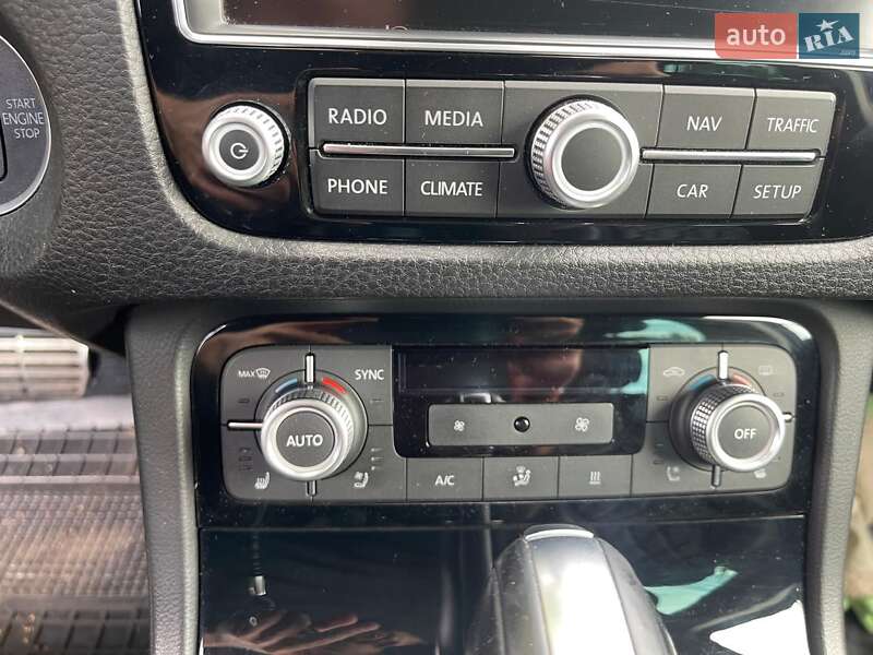 Внедорожник / Кроссовер Volkswagen Touareg 2016 в Одессе