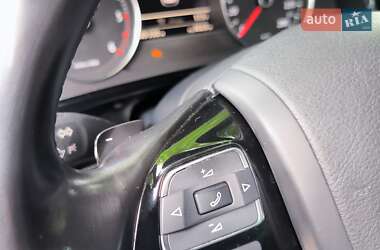 Внедорожник / Кроссовер Volkswagen Touareg 2013 в 