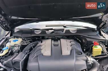 Внедорожник / Кроссовер Volkswagen Touareg 2013 в 