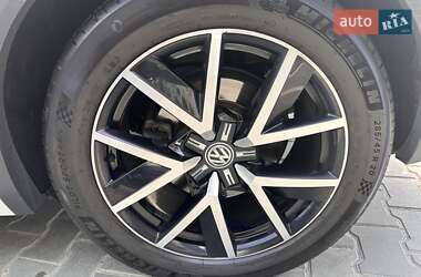 Внедорожник / Кроссовер Volkswagen Touareg 2018 в 