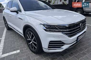 Внедорожник / Кроссовер Volkswagen Touareg 2018 в 
