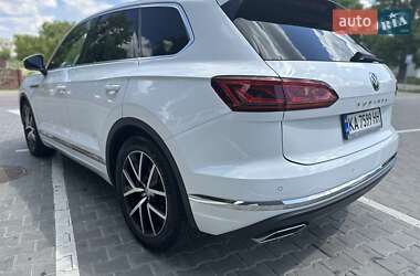 Внедорожник / Кроссовер Volkswagen Touareg 2018 в 