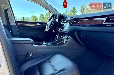 Внедорожник / Кроссовер Volkswagen Touareg 2012 в 