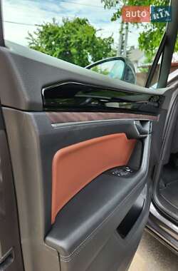 Позашляховик / Кросовер Volkswagen Touareg 2023 в 