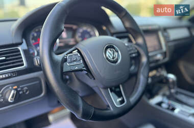 Позашляховик / Кросовер Volkswagen Touareg 2012 в 
