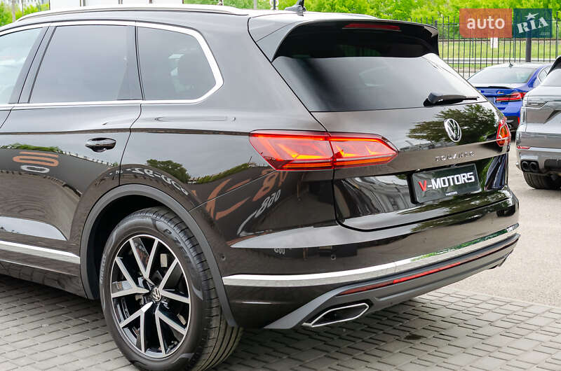 Внедорожник / Кроссовер Volkswagen Touareg 2021 в Киеве