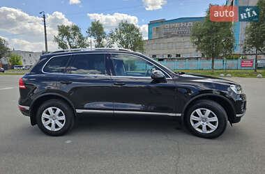 Внедорожник / Кроссовер Volkswagen Touareg 2015 в 