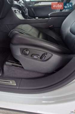 Внедорожник / Кроссовер Volkswagen Touareg 2015 в 