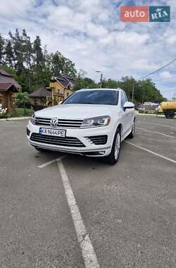 Внедорожник / Кроссовер Volkswagen Touareg 2015 в 