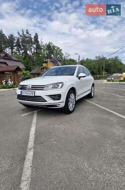 Внедорожник / Кроссовер Volkswagen Touareg 2015 в 