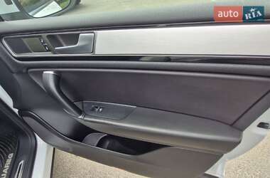 Внедорожник / Кроссовер Volkswagen Touareg 2015 в 