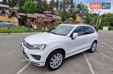 Внедорожник / Кроссовер Volkswagen Touareg 2015 в 
