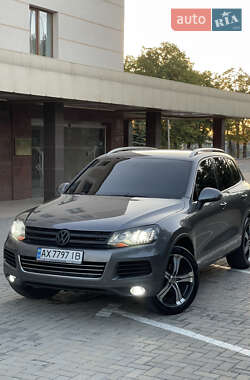 Внедорожник / Кроссовер Volkswagen Touareg 2011 в Харькове