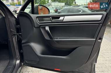 Внедорожник / Кроссовер Volkswagen Touareg 2011 в 