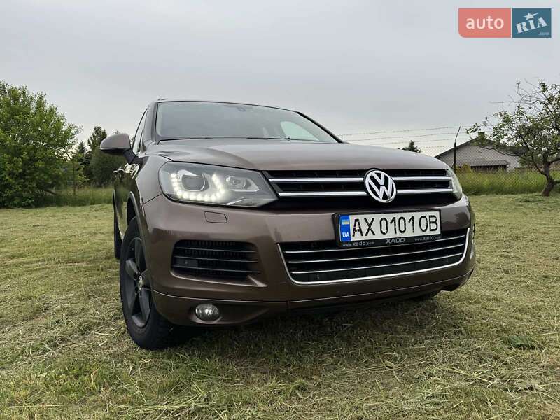 Позашляховик / Кросовер Volkswagen Touareg 2011 в Рівному