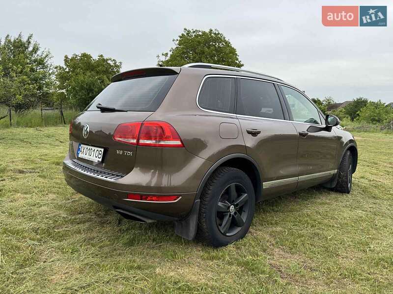 Позашляховик / Кросовер Volkswagen Touareg 2011 в Рівному